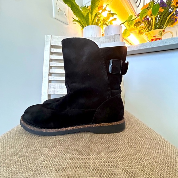 UGG Uppsala Black Shearling Boots - Picture 2 of 7
